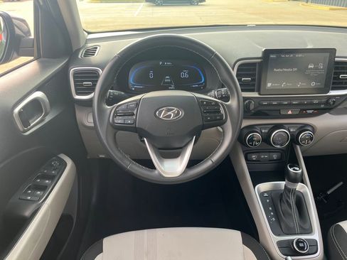 Used 2025 Hyundai Venue SEL FWD image 15