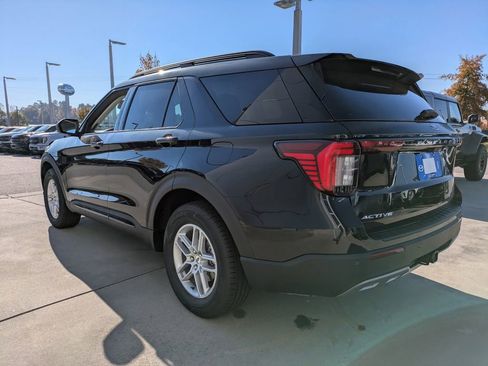 New 2026 Ford Explorer Active w/ Active Comfort Package image 6