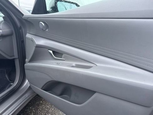 Used 2022 Hyundai Elantra SEL image 12