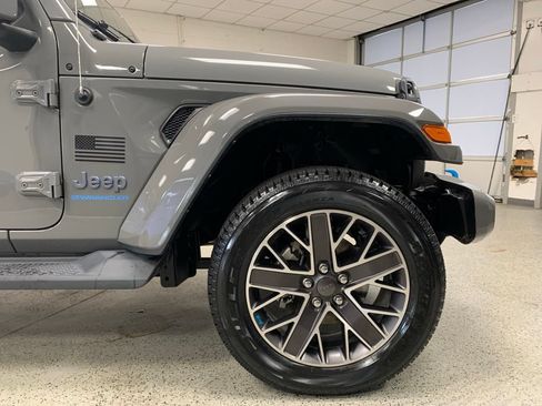 Certified 2023 Jeep Wrangler Unlimited Sahara AWD/4WD image 11