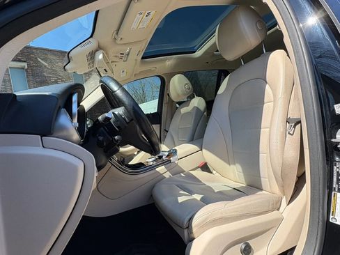 Used 2018 Mercedes-Benz GLC 300 4MATIC image 2