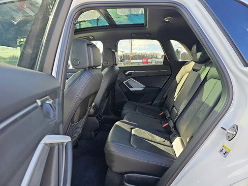 Used 2025 Audi Q3 2.0T Premium image 10
