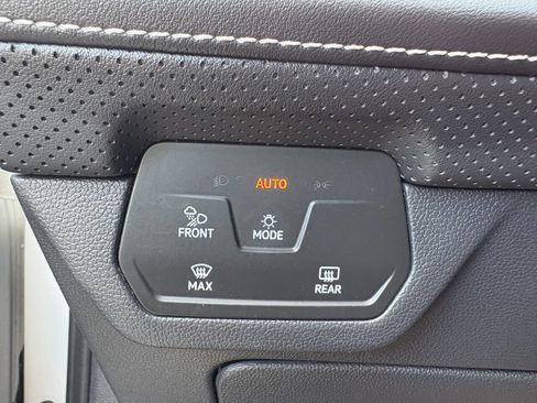 Used 2024 Volkswagen Atlas SEL Premium R-Line image 11