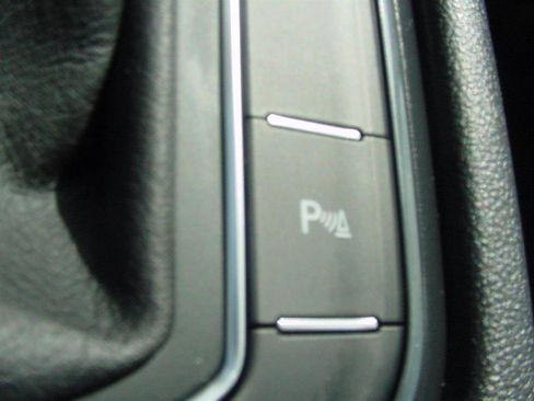 Used 2020 Volkswagen Tiguan SEL w/ 3rd Row Seat Package image 26