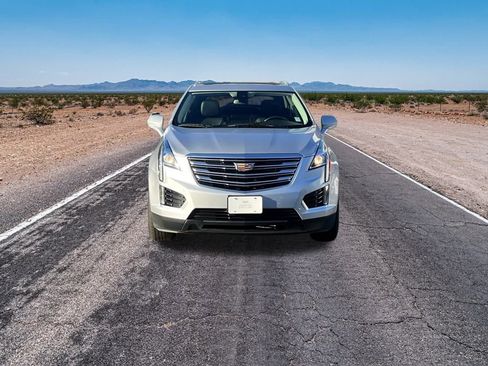 Used 2018 Cadillac XT5 Luxury w/ Driver Awareness Package image 2