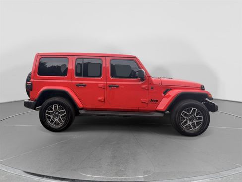 Used 2026 Jeep Wrangler Unlimited Sahara AWD/4WD image 6
