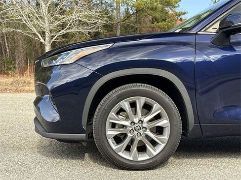 Used 2022 Toyota Highlander Limited image 19