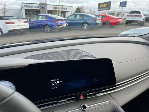 Used 2025 Hyundai Elantra SEL image 18