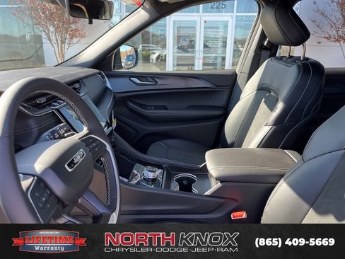 New 2025 Jeep Grand Cherokee L Altitude image 3