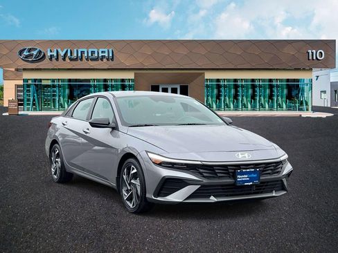 Used 2025 Hyundai Elantra SEL FWD image 1