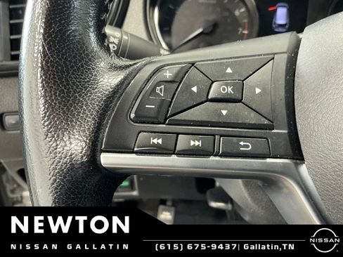Used 2020 Nissan Rogue SV FWD image 30