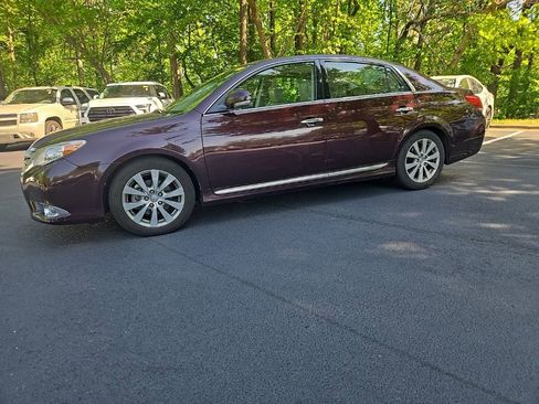 Used 2011 Toyota Avalon Limited image 1