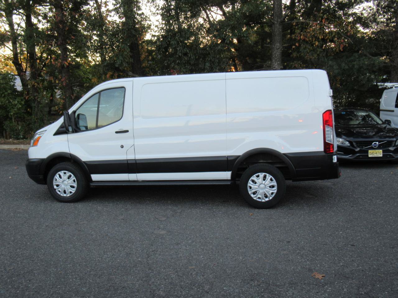 Used 2019 Ford Transit 250 130 Low Roof w/ Exterior Upgrade Package RWD image 3