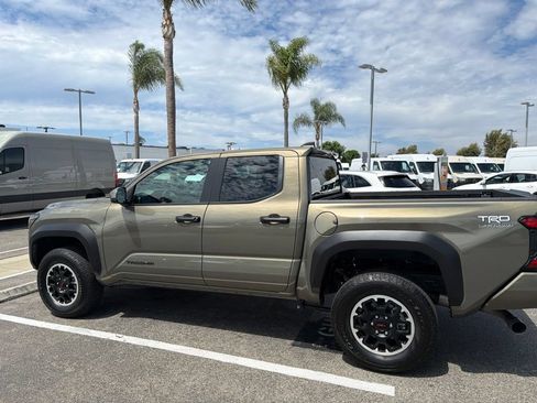 Used 2025 Toyota Tacoma TRD Off-Road AWD/4WD image 7