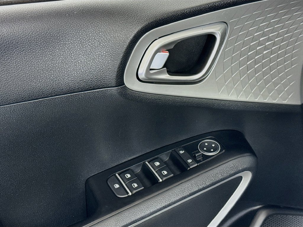 Used 2022 Kia Soul LX FWD image 17