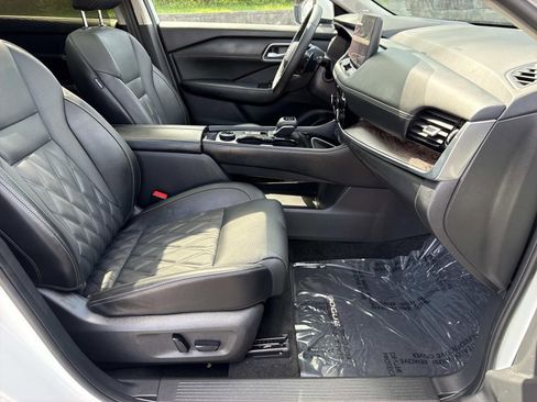 Used 2025 Nissan Rogue Platinum w/ Platinum Premium Package AWD/4WD image 25