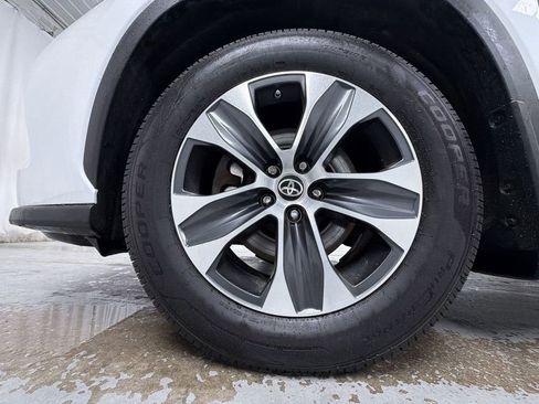 Used 2023 Toyota Highlander XLE AWD/4WD image 15