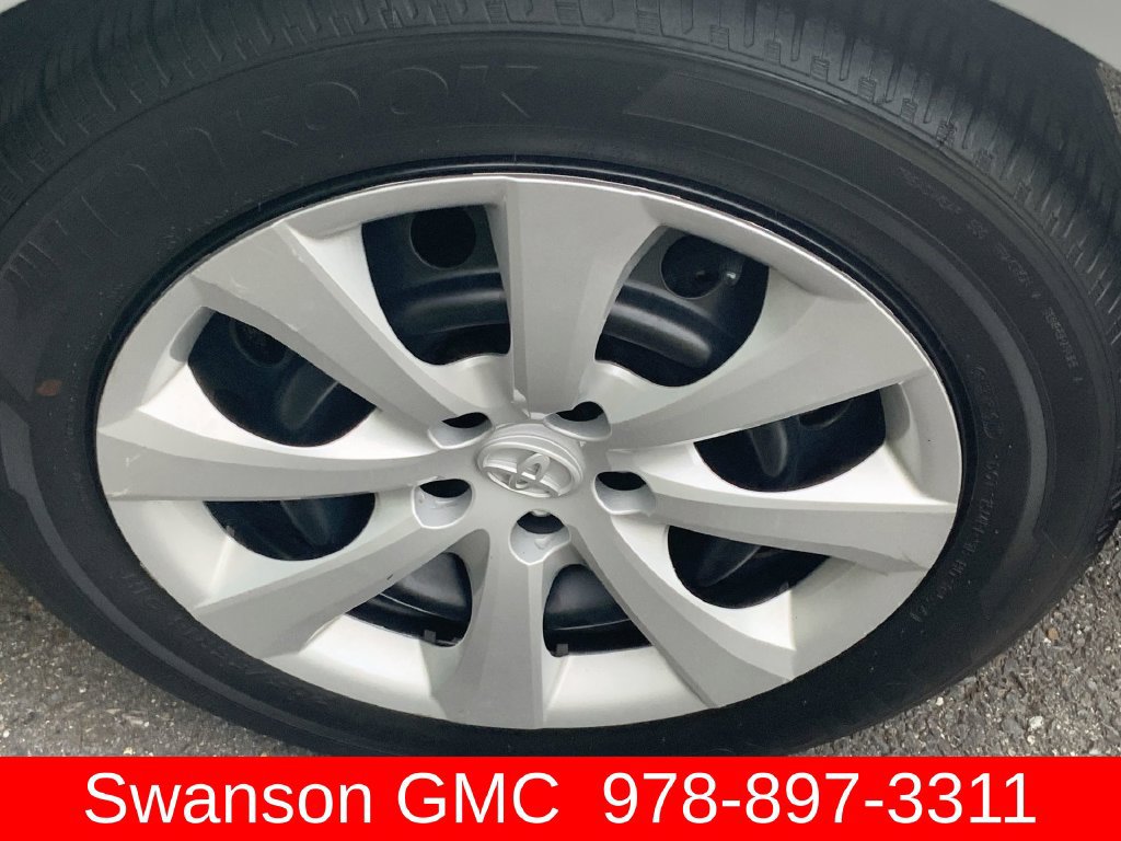 Used 2024 Toyota Corolla LE FWD image 32