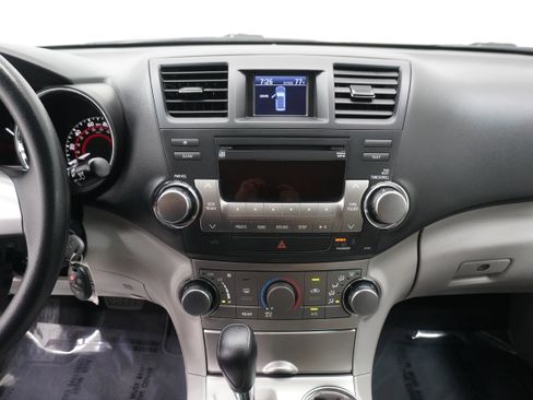 Used 2012 Toyota Highlander FWD w/ Tech Pkg image 20