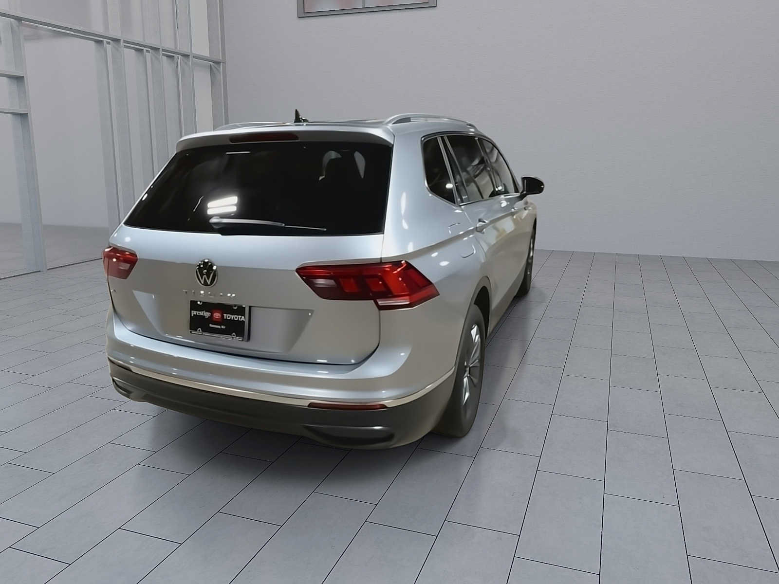 Used 2023 Volkswagen Tiguan SE w/ Panoramic Sunroof Package FWD image 8