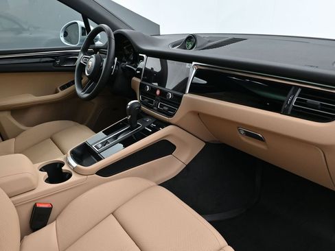 Used 2026 Porsche Macan AWD/4WD image 14