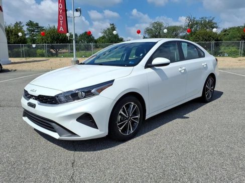 Used 2024 Kia Forte LXS FWD image 9