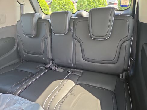 New 2026 INFINITI QX80 Luxe RWD image 9