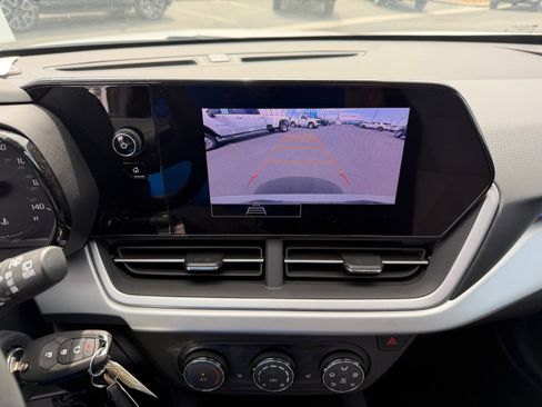 Used 2024 Chevrolet Trax LS w/ LS Convenience Package image 9