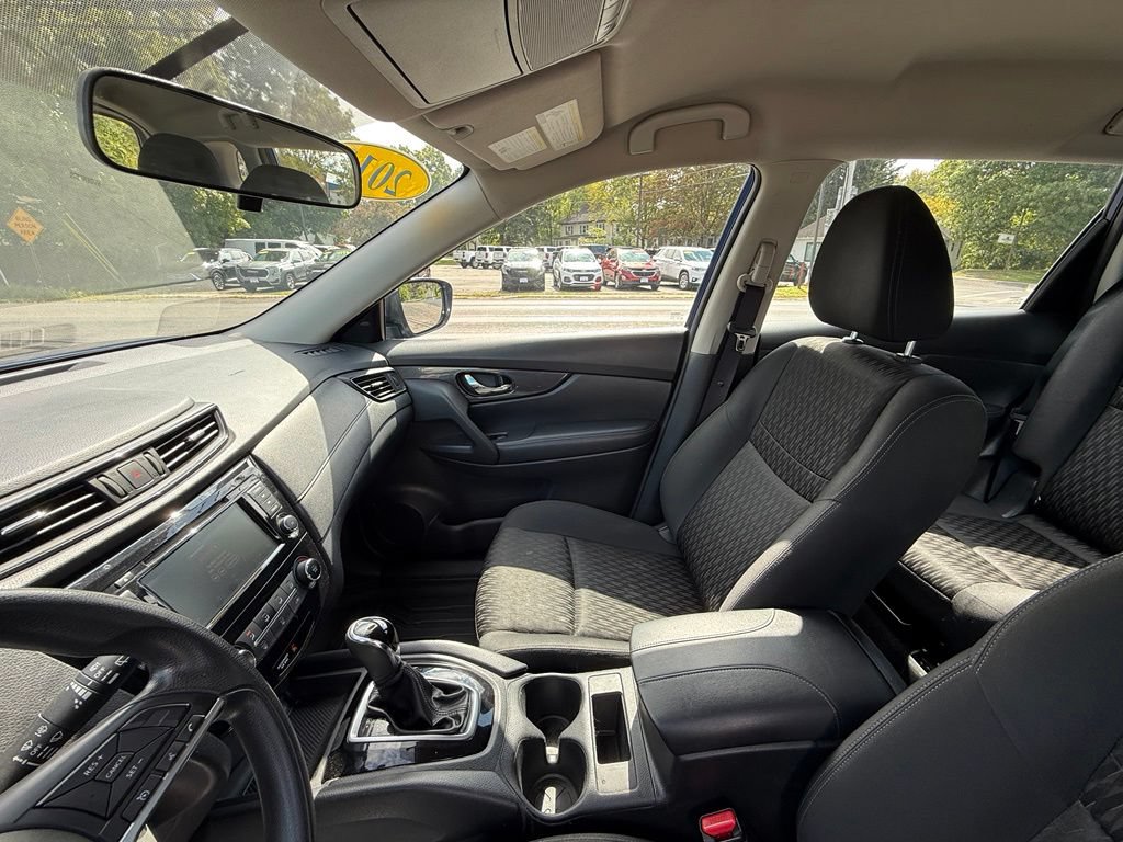 Used 2018 Nissan Rogue S FWD image 19