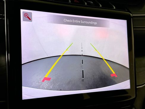 Used 2023 Jeep Grand Cherokee Limited w/ Black Appearance Package AWD/4WD image 14