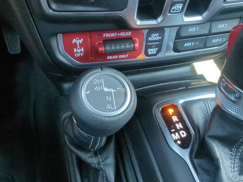 Used 2025 Jeep Wrangler Unlimited Rubicon w/ Convenience Group AWD/4WD image 28