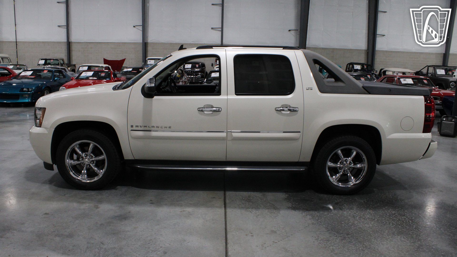 Used 2008 Chevrolet Avalanche LTZ w/ LTZ Preferred Equipment Group AWD/4WD image 13