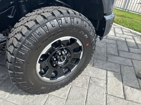 New 2026 Ford F250 Platinum w/ Tremor Off-Road Package AWD/4WD image 4