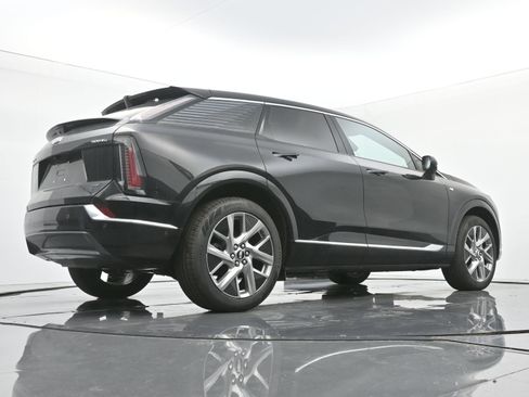 New 2025 Cadillac Optiq Luxury 2 w/ LPO, Floor Liner Package image 19