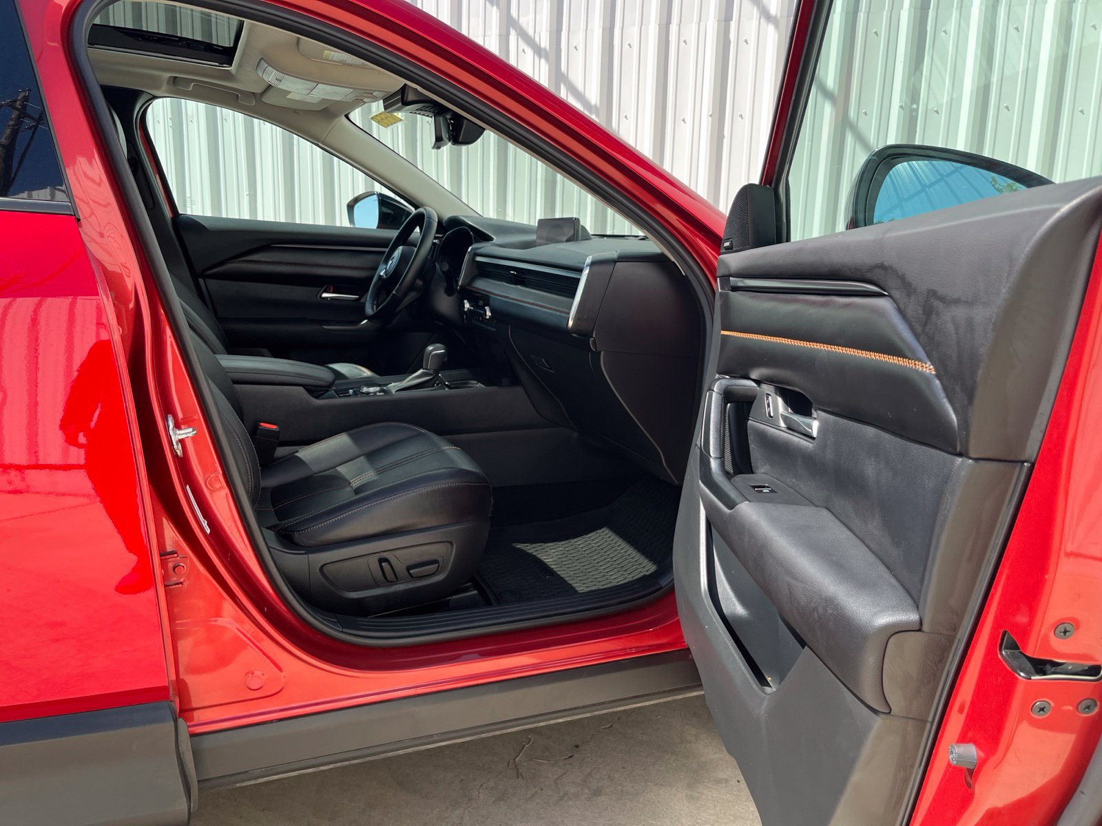 Certified 2025 MAZDA CX-50 2.5 Hybrid w/ Premium Plus Pkg AWD/4WD image 17