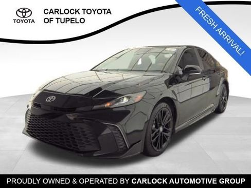Used 2025 Toyota Camry SE w/ Convenience Package image 1