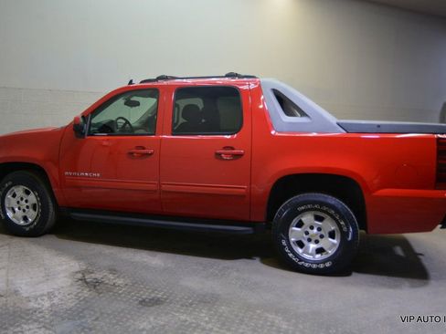 Used 2011 Chevrolet Avalanche LS RWD image 31