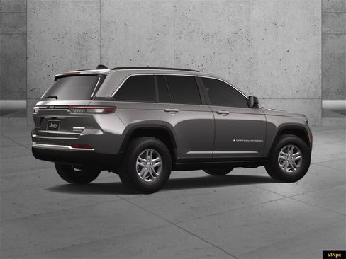 New 2025 Jeep Grand Cherokee Laredo image 8