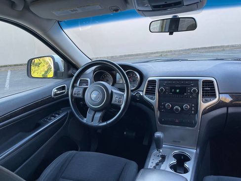 Used 2011 Jeep Grand Cherokee Laredo AWD/4WD image 9