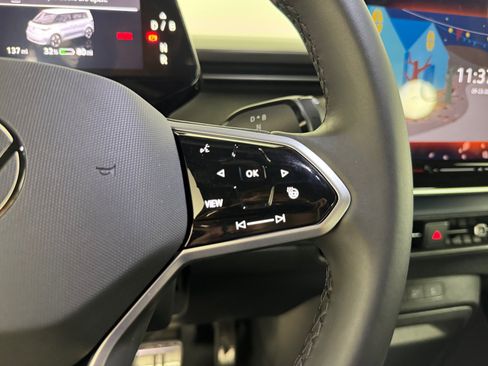 New 2025 Volkswagen ID. Buzz Pro S RWD image 22