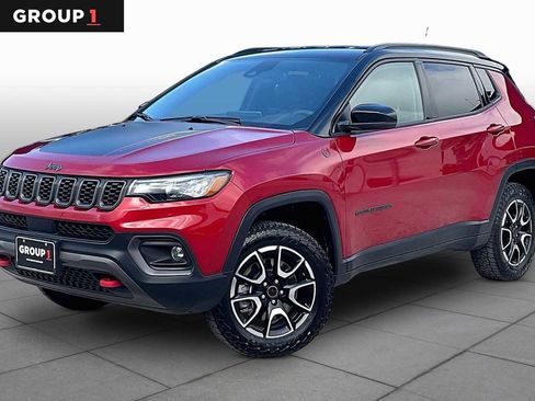 Used 2025 Jeep Compass Trailhawk AWD/4WD image 1