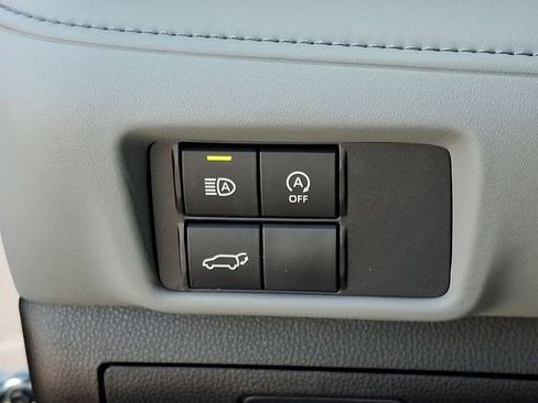 Used 2023 Toyota Highlander XLE image 26