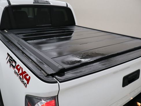 Used 2020 Toyota Tacoma TRD Off-Road w/ TRD Premium Off Road Package image 28