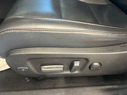 Used 2019 Toyota Highlander XLE AWD/4WD image 32