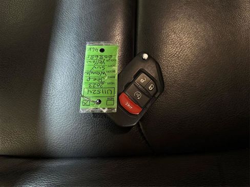 Used 2023 Jeep Wrangler Unlimited Sahara w/ Cold Weather Group AWD/4WD image 29