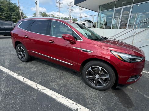 Used 2020 Buick Enclave Essence w/ Sport Touring Edition AWD/4WD image 2