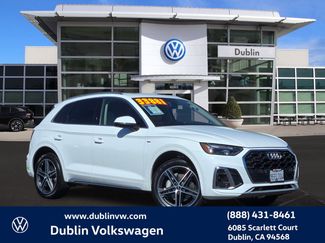 Used 2023 Audi Q5 e Premium w/ Convenience Package video 1