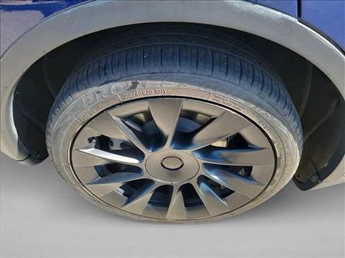 Used 2021 Tesla Model Y Long Range image 11