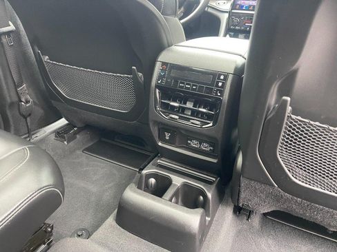 Used 2022 Jeep Grand Cherokee L Limited AWD/4WD image 16