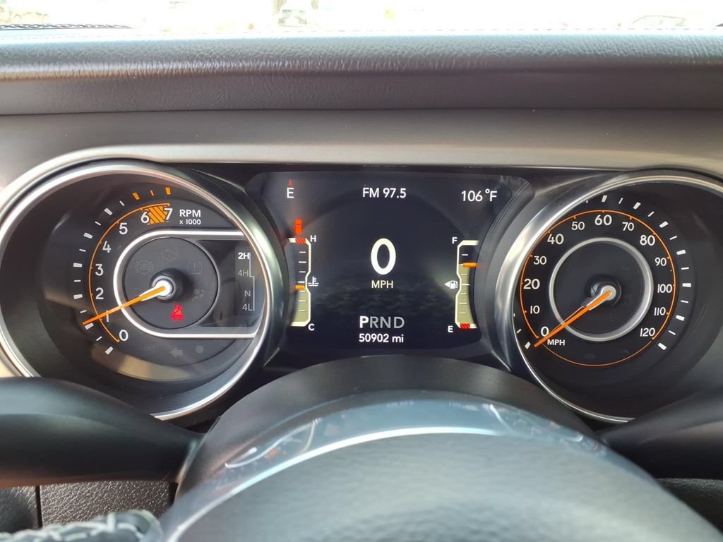 Used 2022 Jeep Wrangler Unlimited Sahara w/ Cold Weather Group AWD/4WD image 8
